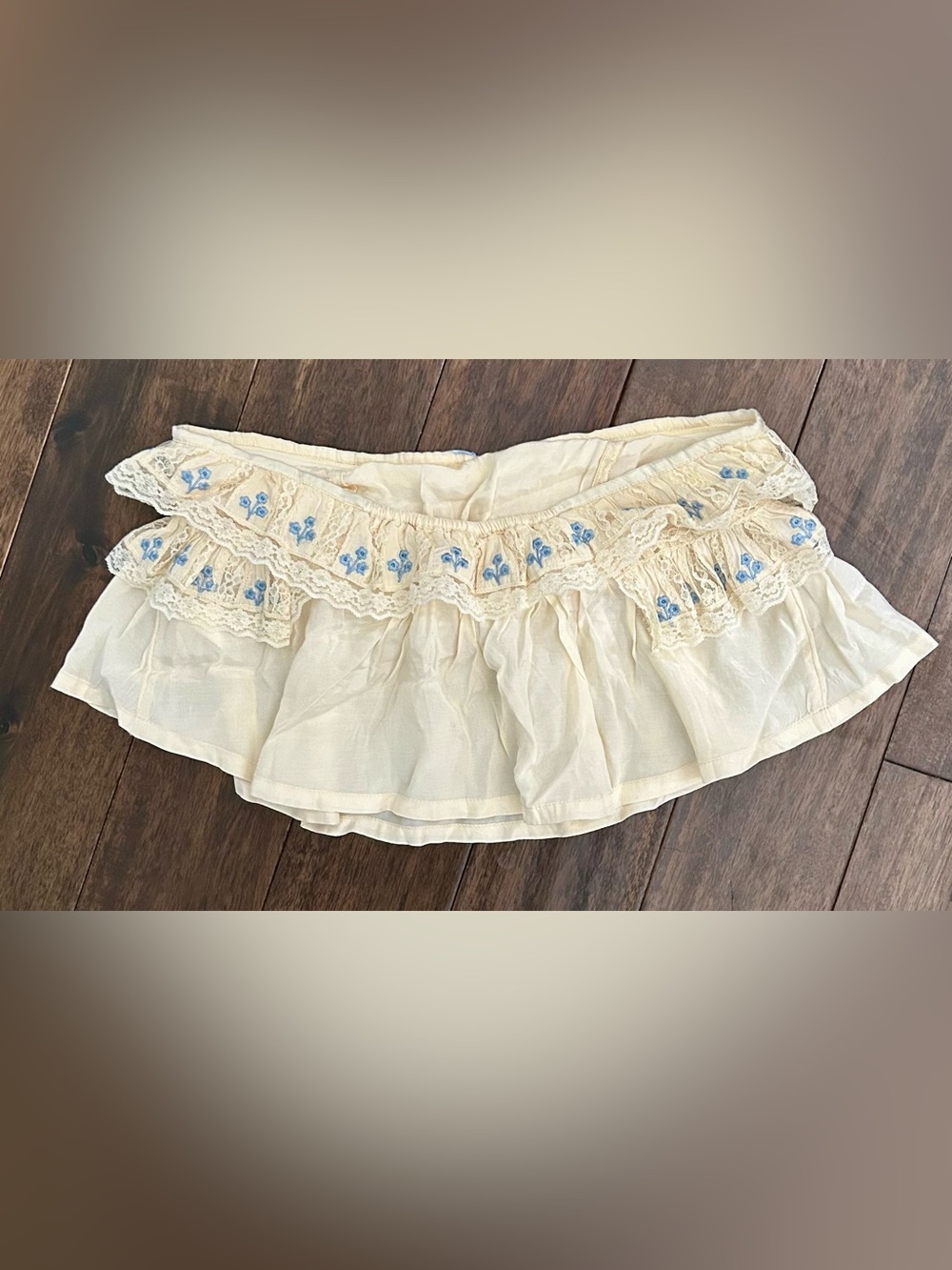 Free People Ivory Blue Floral Lace Ruffle Strapless Top NWT Size M - Picture 4 of 4